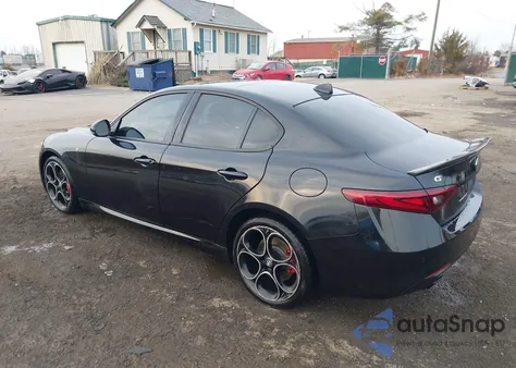 2022 Alfa Romeo Giulia Ti Awd z USA, uszkodzony, nr VIN ZARFANBN2N7652801